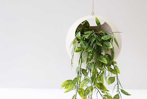 WHIISTABLE METAL HANGING PLANTERS