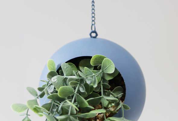 WHIISTABLE METAL HANGING PLANTERS