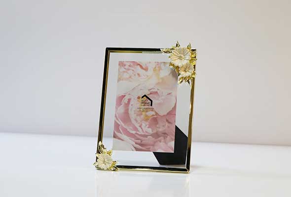 Pretty Garden Chrysanthemum Photo Frame