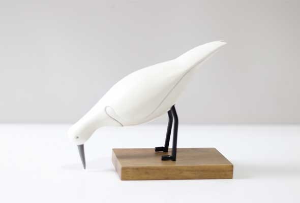 What are the creative features of the Whitstable Bird Objet decorations in the living room?